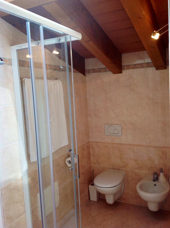 La Folaga Bed & Breakfast Gavirate Bagian luar foto