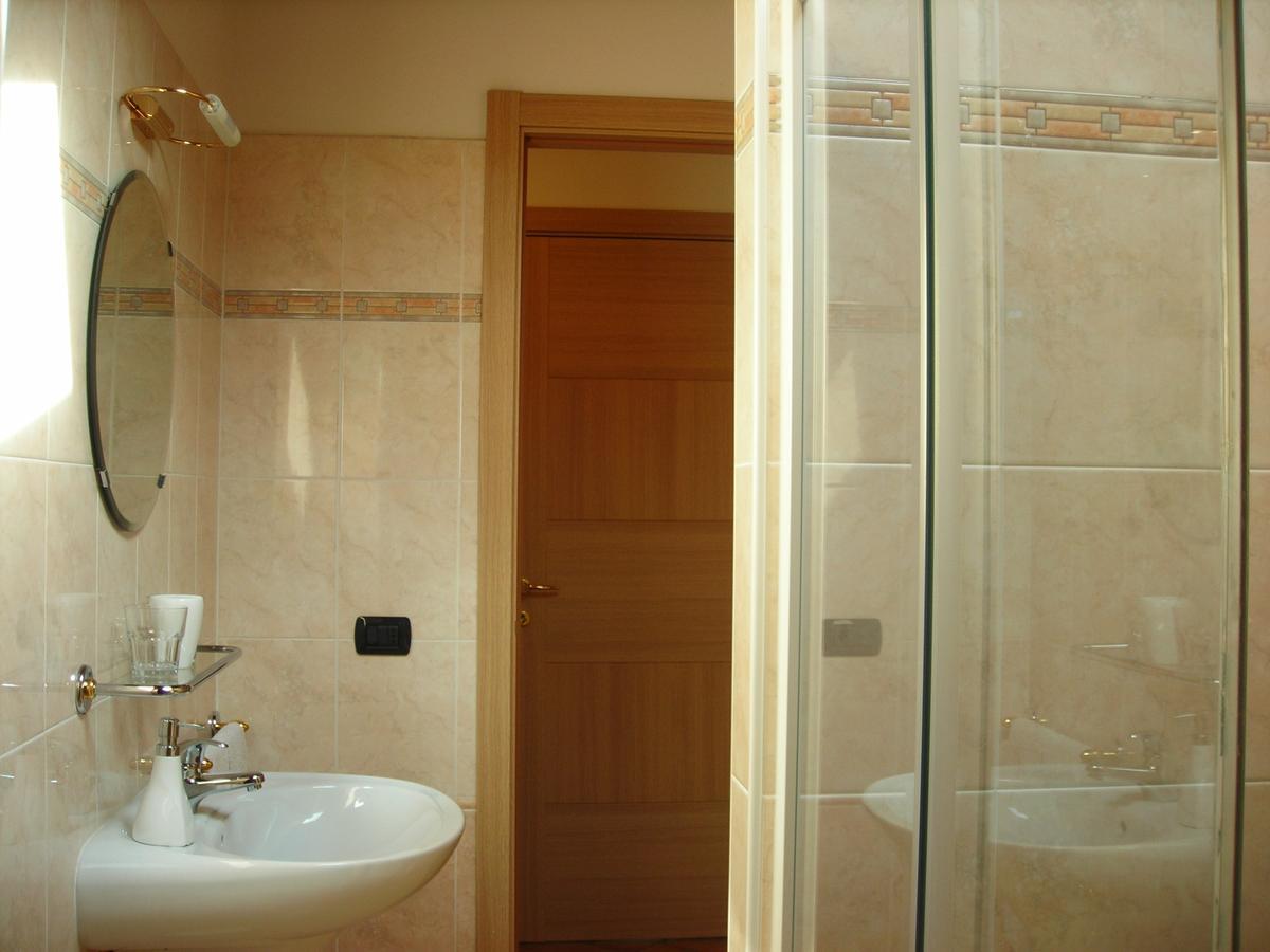 La Folaga Bed & Breakfast Gavirate Bagian luar foto