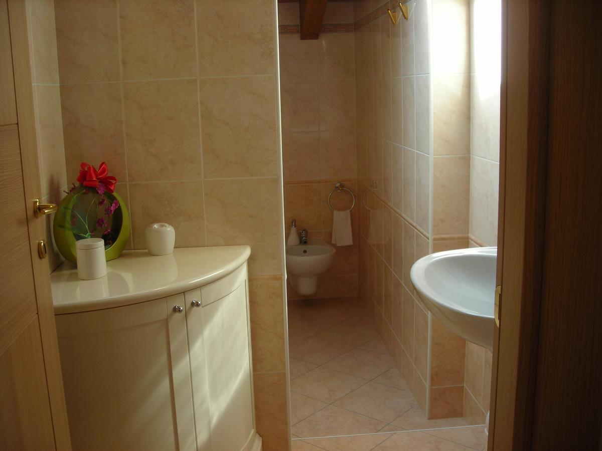 La Folaga Bed & Breakfast Gavirate Bagian luar foto